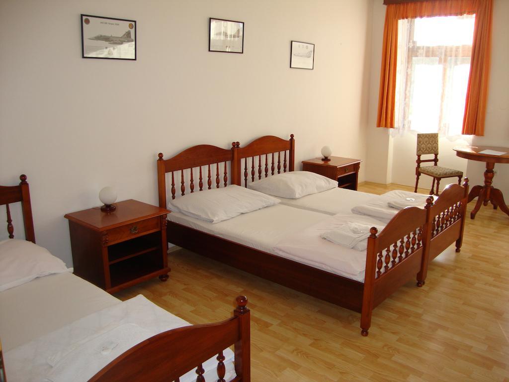 Penzion Aviatik Čáslav Zimmer foto